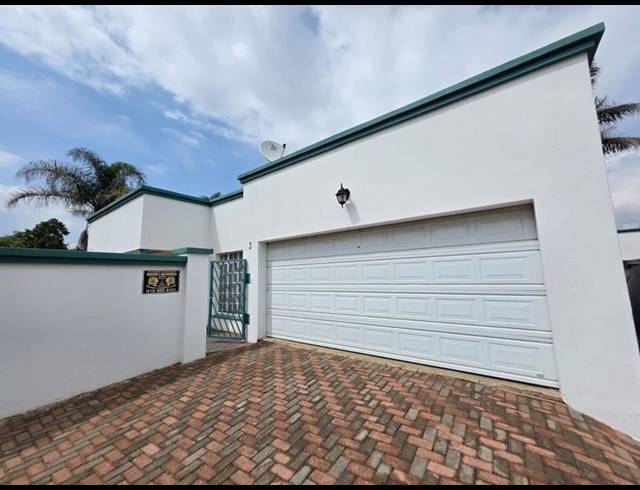 3 BEDROOM TOWNHOUSE FOR SALE IN HECTORTON